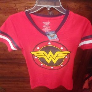 Wonder woman Juniors shirt size small